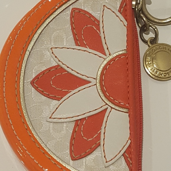 Coach Summer Wristlet - Picture 4 of 7